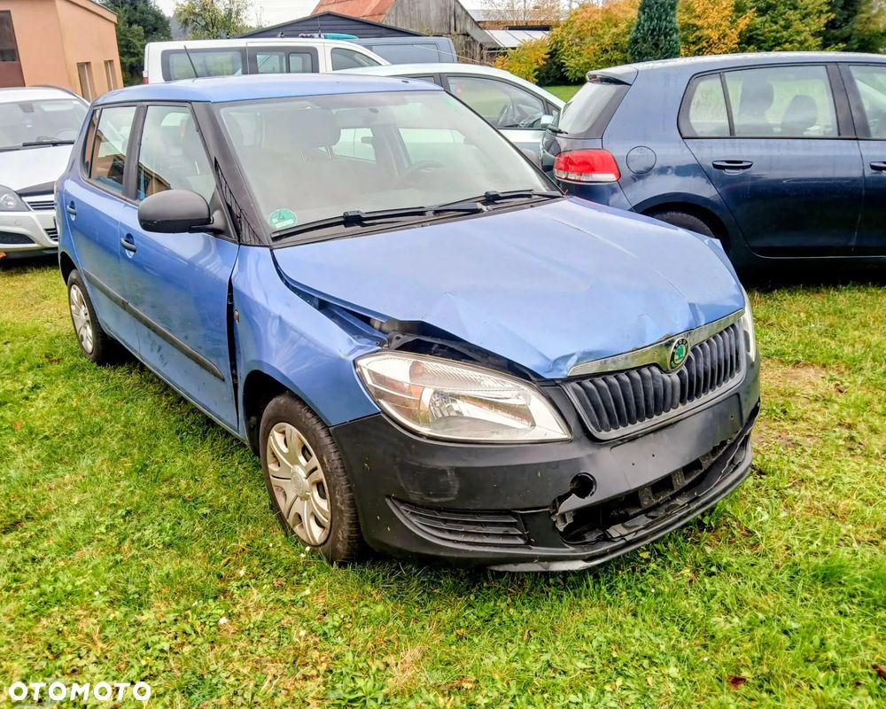 Skoda Fabia 2012 photo 2