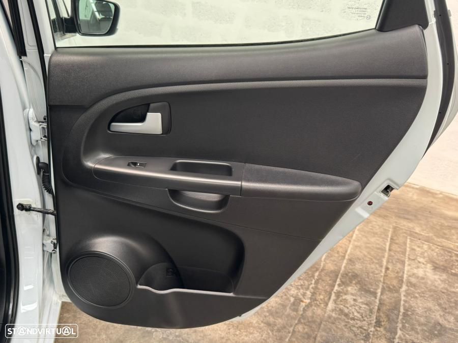 Kia Venga 1.4 CRDi ISG More - 32