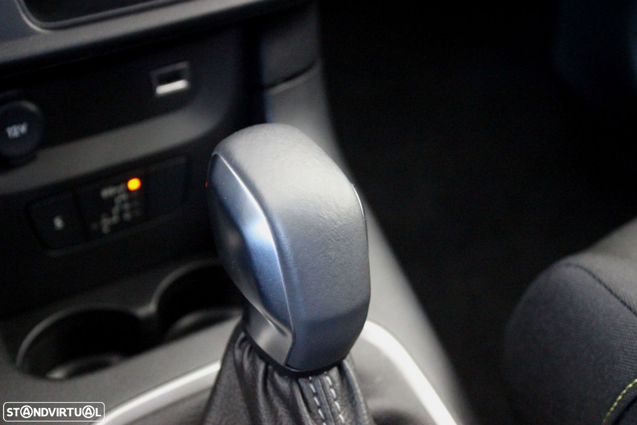 Citroën C3 1.2 PureTech Shine Pack EAT6 - 32