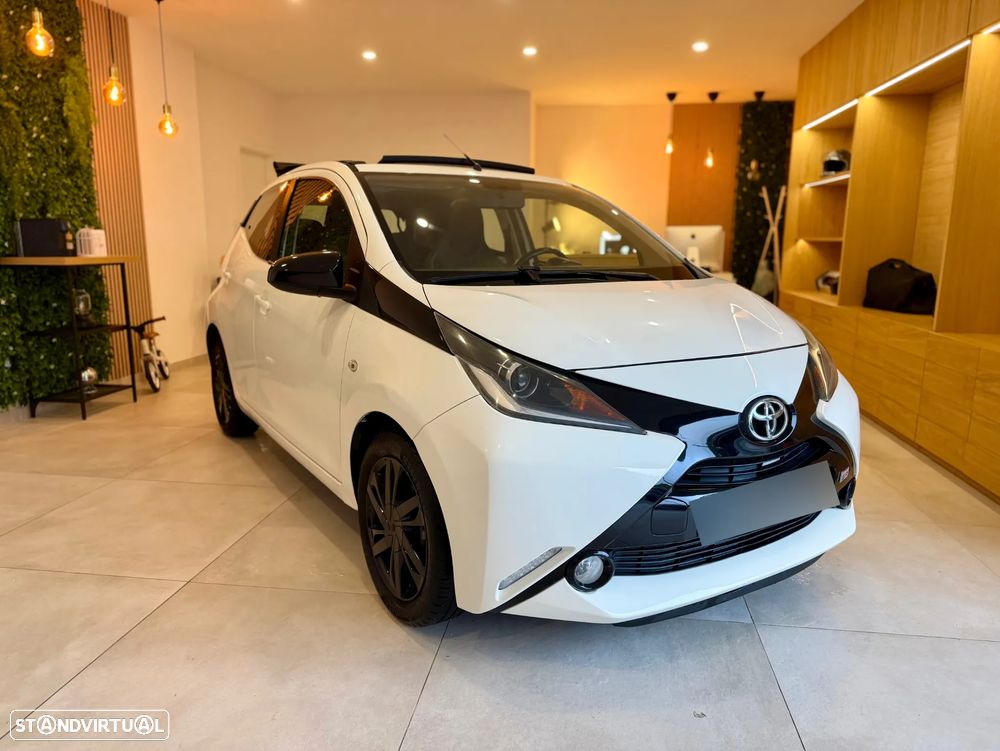 Toyota Aygo x-wave - 1