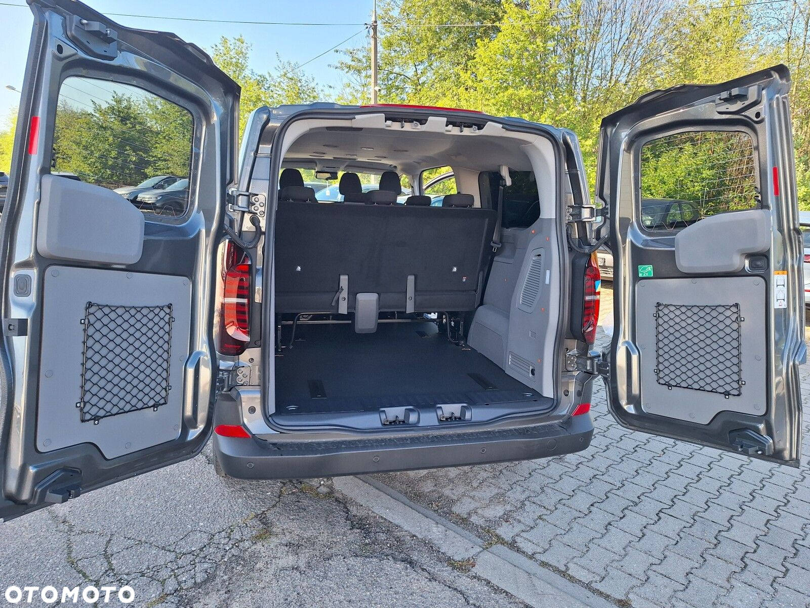 Volkswagen Caravelle - 22