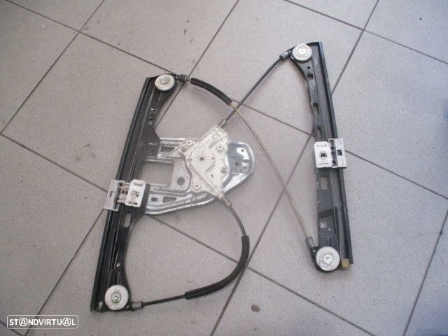 Elevador Sem Motor A2037201746 MERCEDES W203 2001 C200 CDI 115CV 4P CINZA FE MERCEDES W203 2000 2.2CDI 143CV 4P AZUL FE - 2