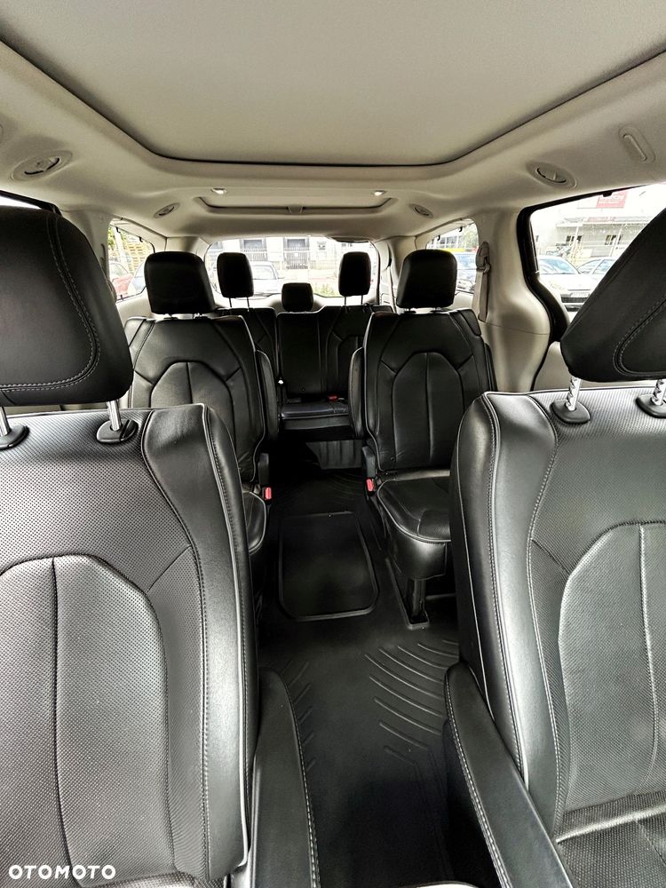 Chrysler Pacifica - 8
