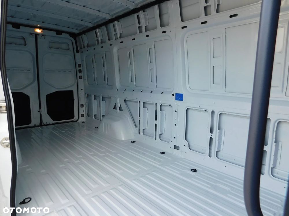 Mercedes-Benz Sprinter - 4