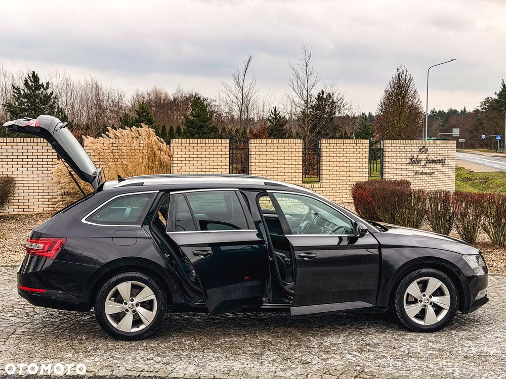 Skoda Superb 2.0 TDI DSG Ambition - 25