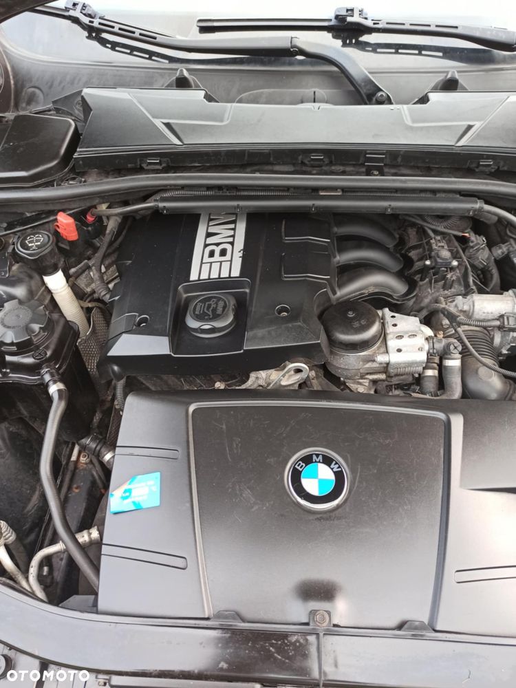 BMW Seria 3 318i Touring - 18