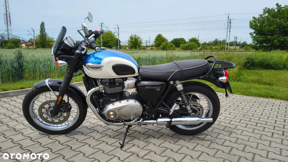 Triumph Bonneville - 1