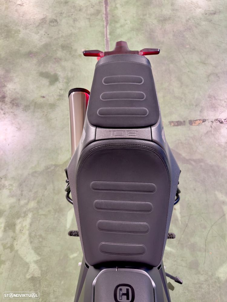 Husqvarna Svartpilen 801 - 3