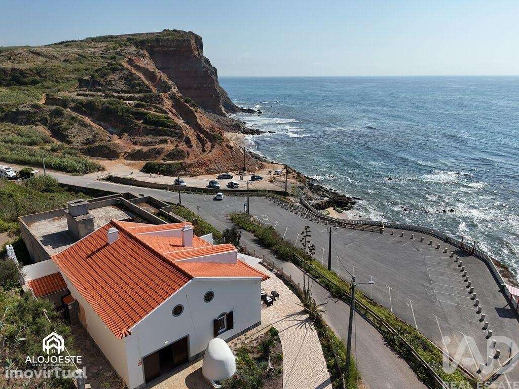 Moradia isolada T4 em São Pedro da Cadeira de 196 m2 - Grande imagem: 2/34