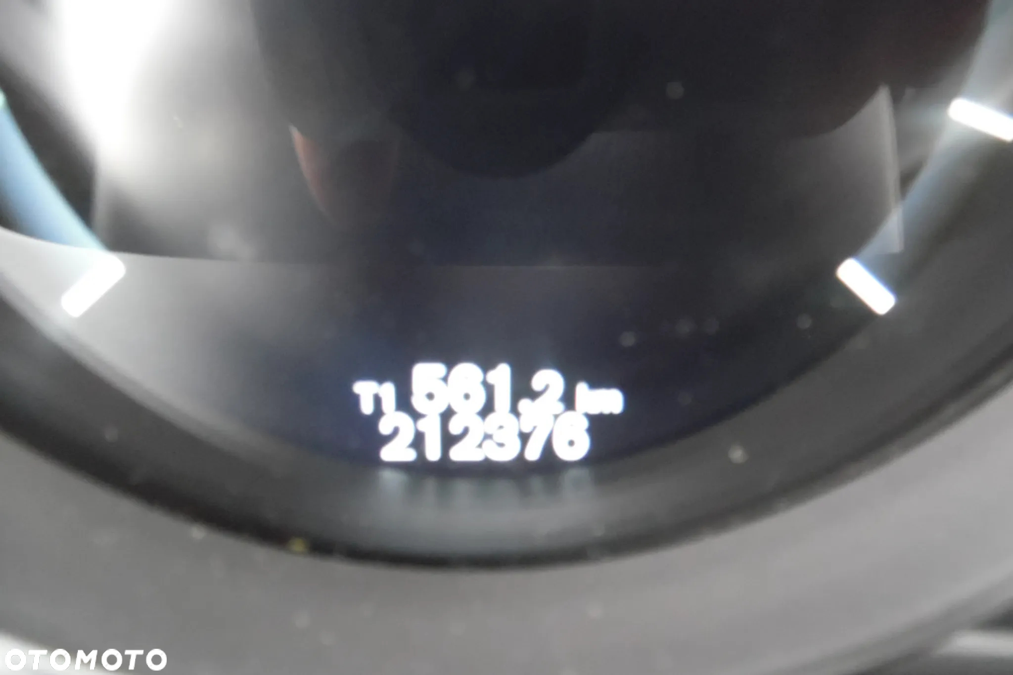 Volvo V40 D2 R-Design - 13