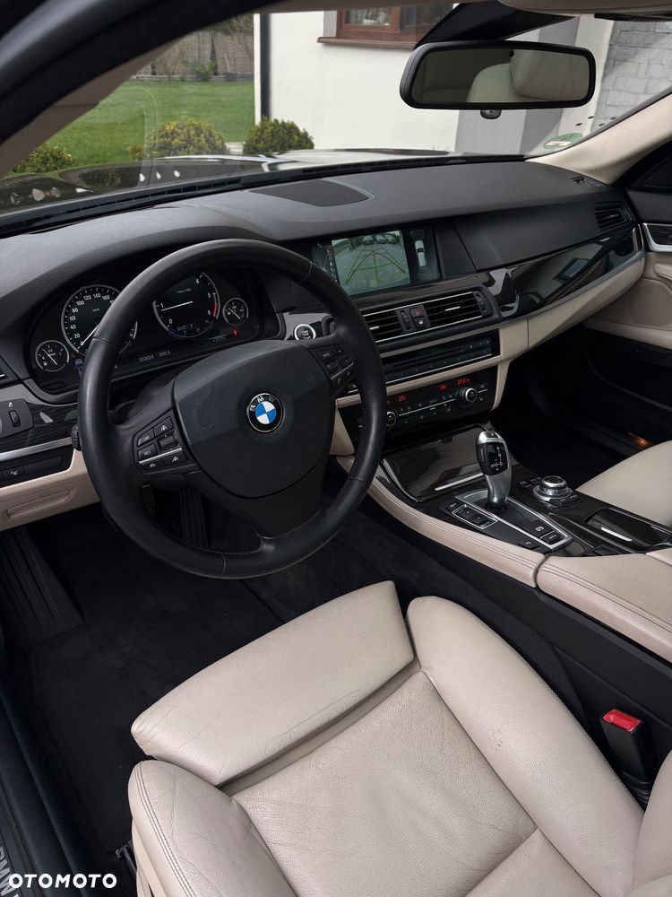 BMW Seria 5 525d - 11