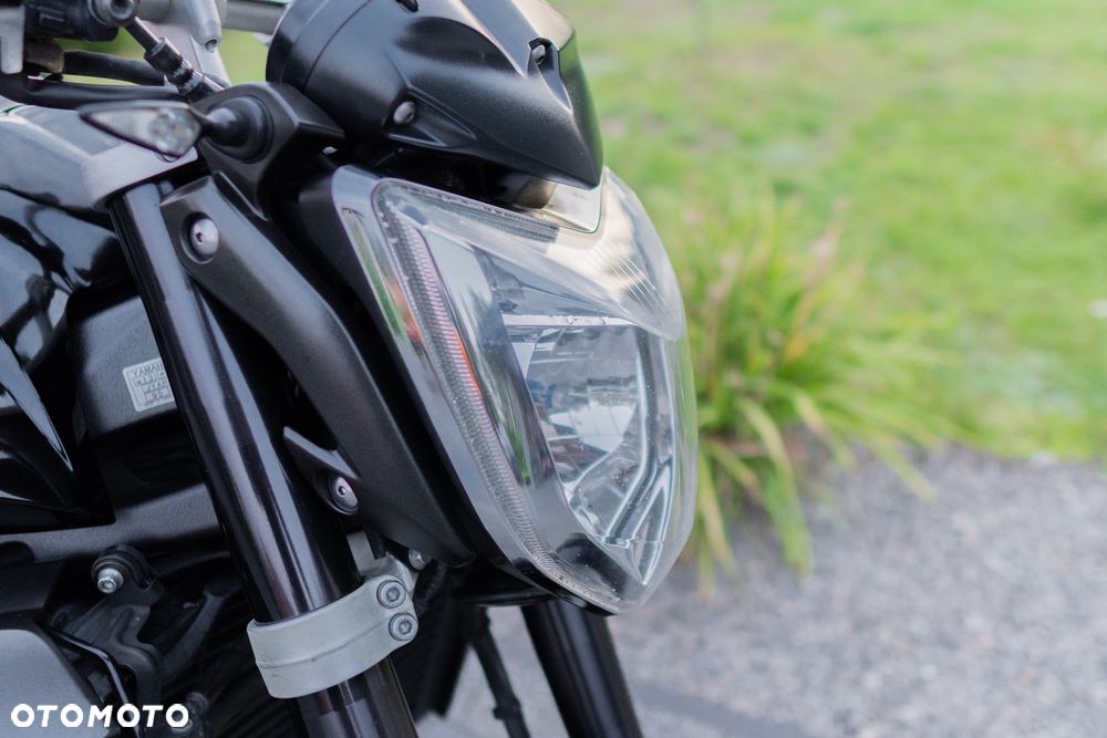 Yamaha FZ - 12