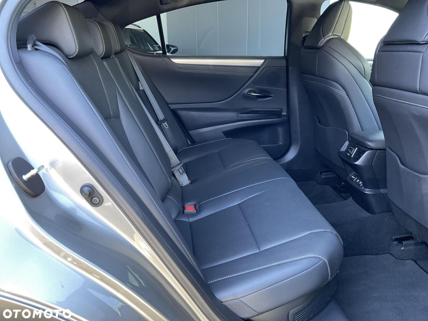 Lexus ES - 16