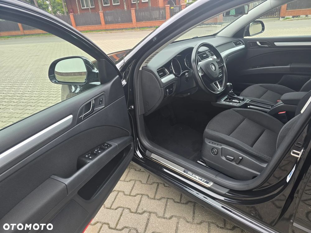 Skoda Superb 2.0 TDI DSG Elegance - 17