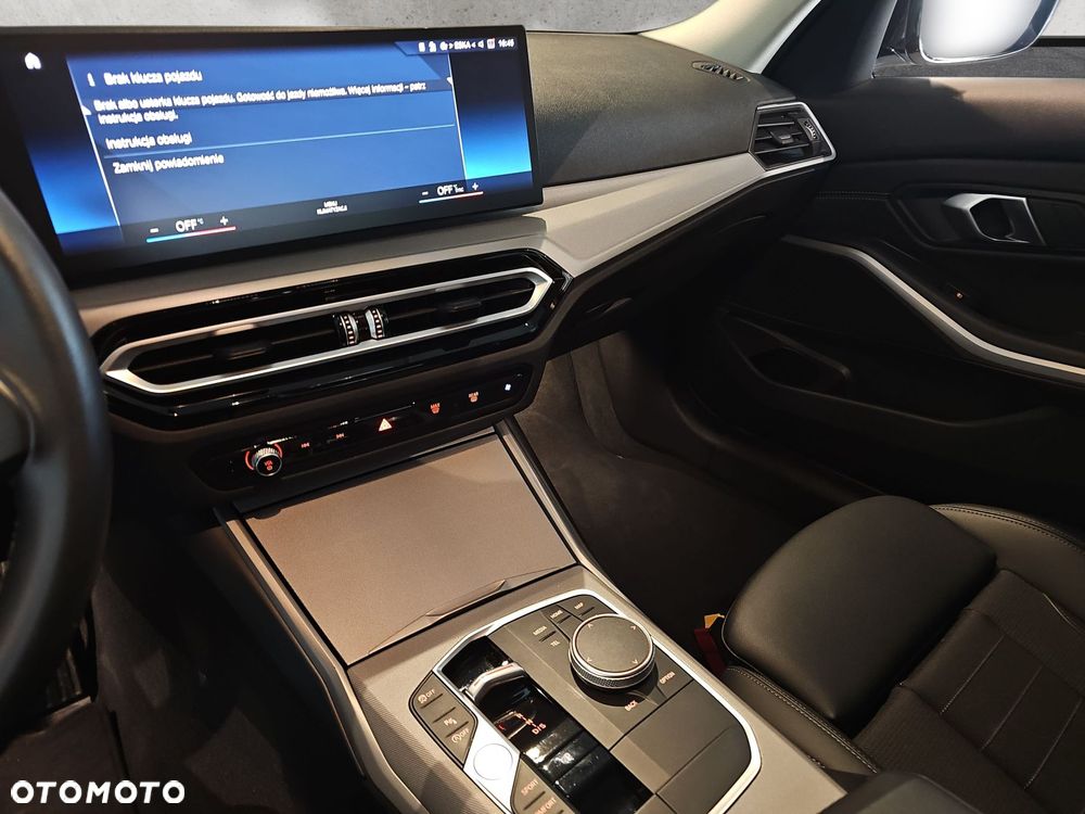 BMW Seria 3 318i Sport Line - 17