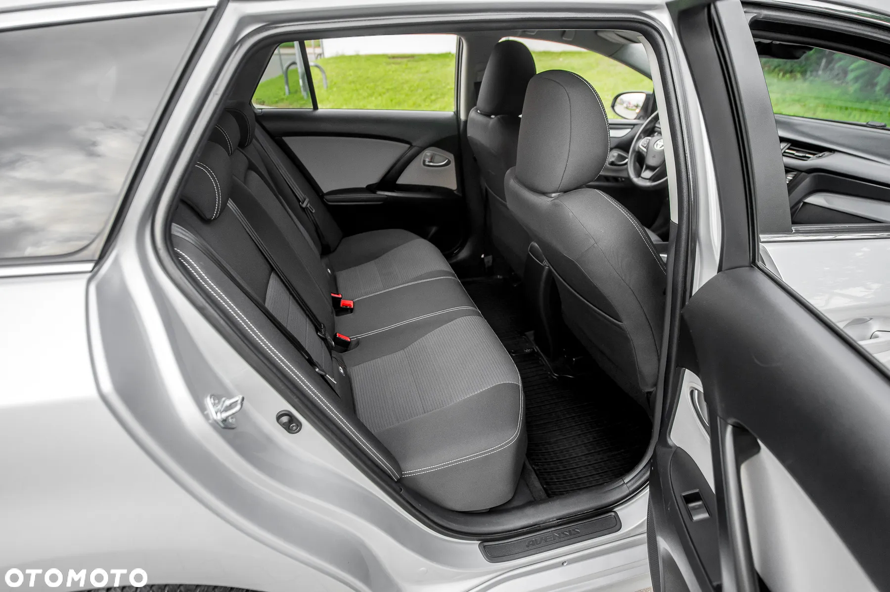 Toyota Avensis 1.8 Premium MS - 32