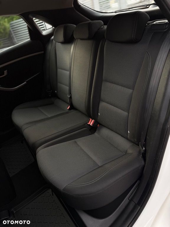 Hyundai i30 1.6 CRDi BlueDrive Premium - 8