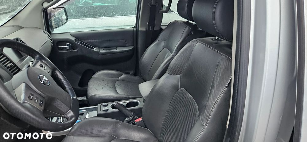 Nissan Pathfinder 3.0 D V6 LE EU5 - 14