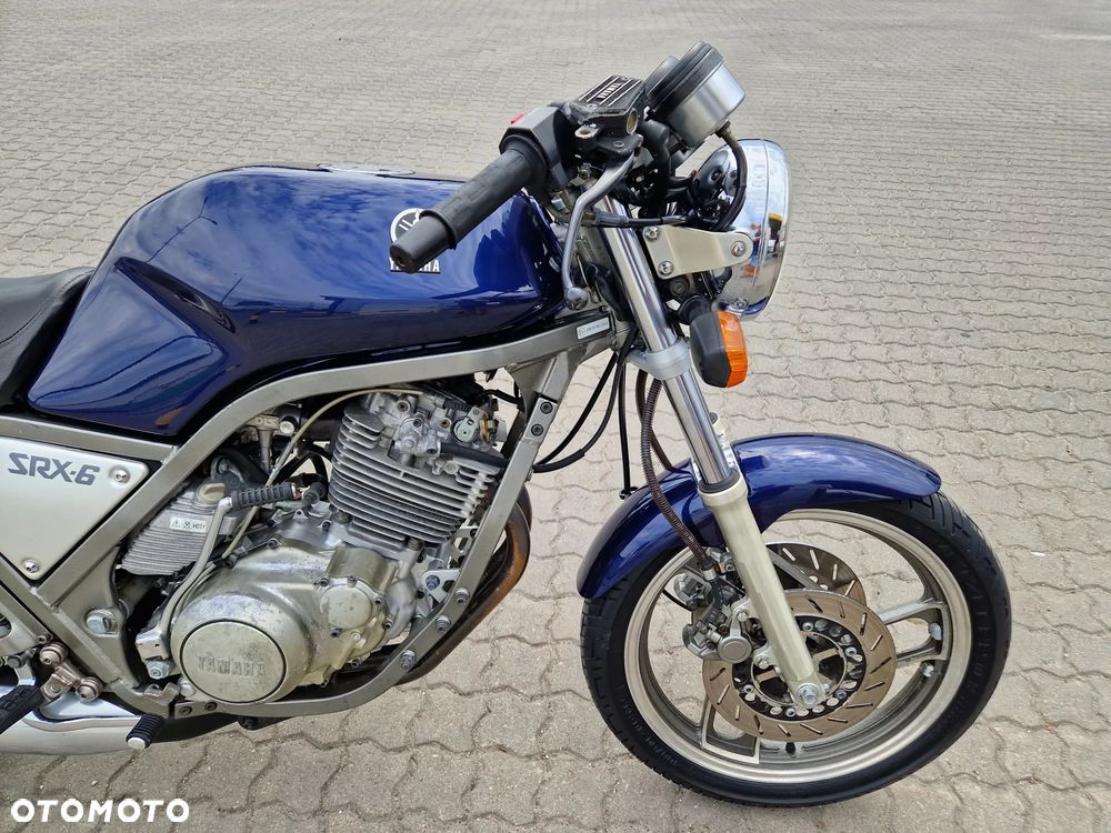 Yamaha SRX - 5