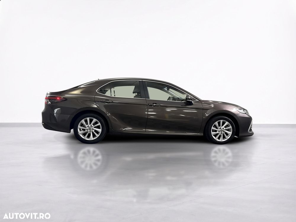 Toyota Camry - 7