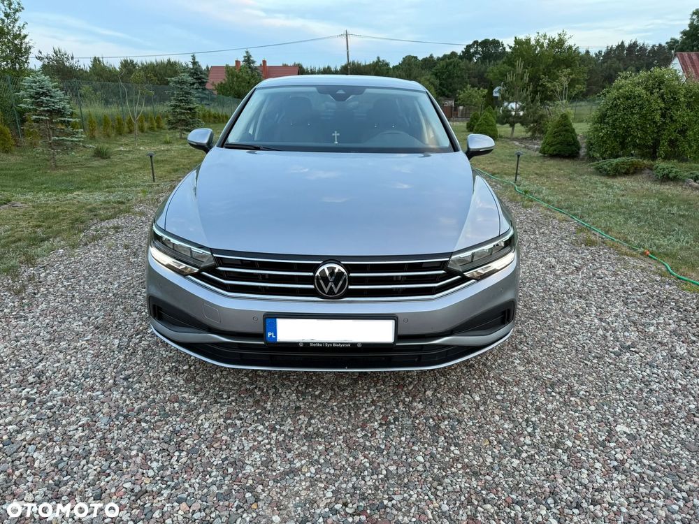 Volkswagen Passat - 4