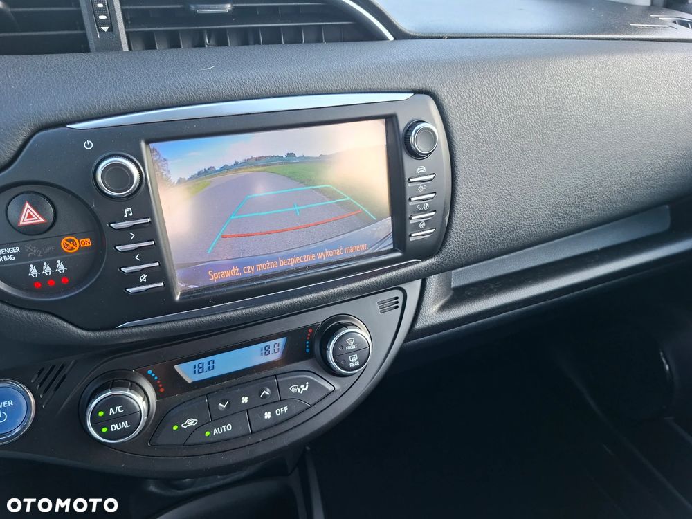 Toyota Yaris Hybrid 100 Active EU6 - 32