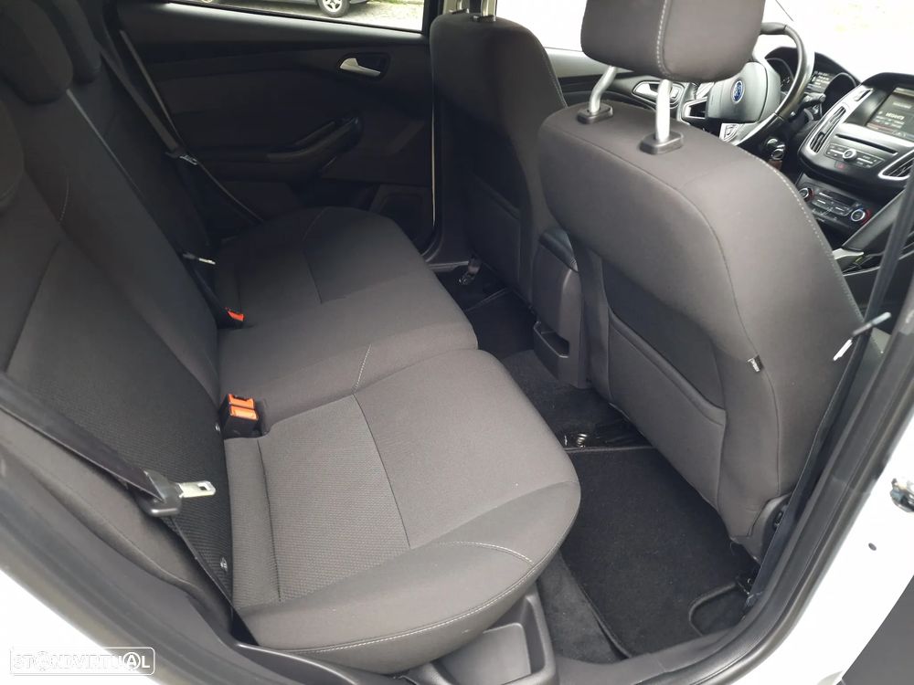 Ford Focus 1.0 SCTi Titanium - 14