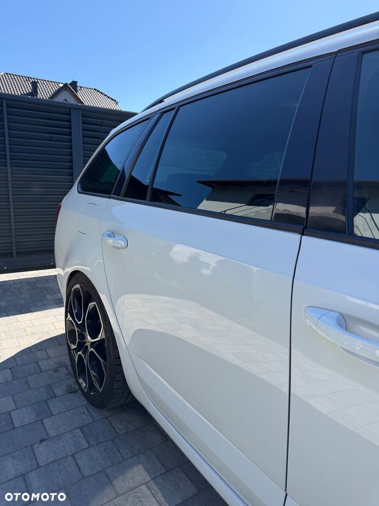 Skoda Octavia 2.0 TDI DSG RS - 4