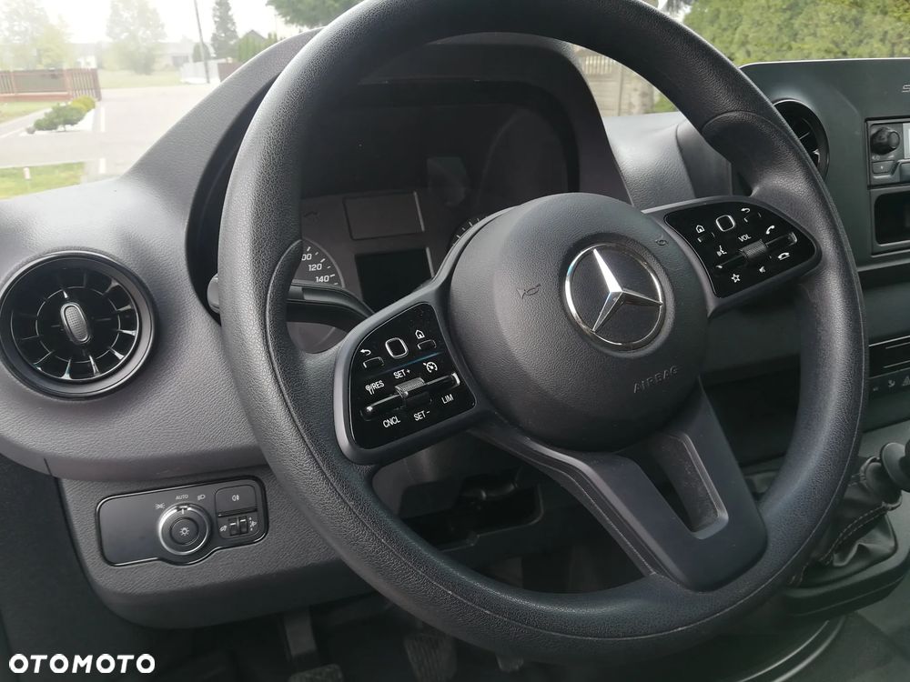 Mercedes-Benz Sprinter - 16