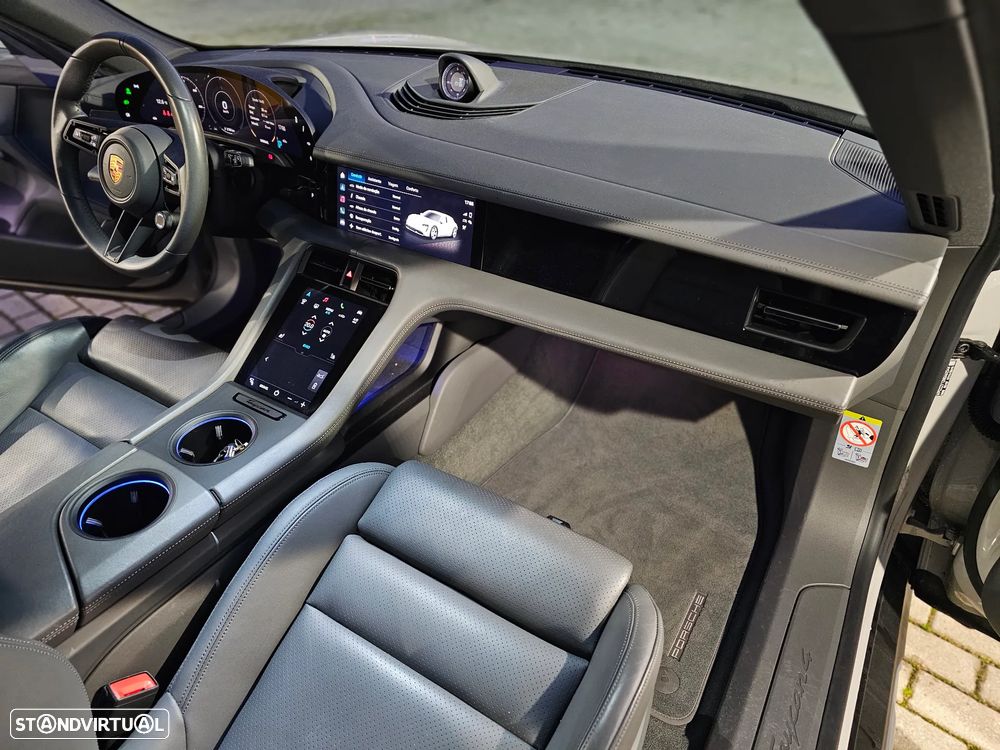 Porsche Taycan Cross Turismo 4 - 19