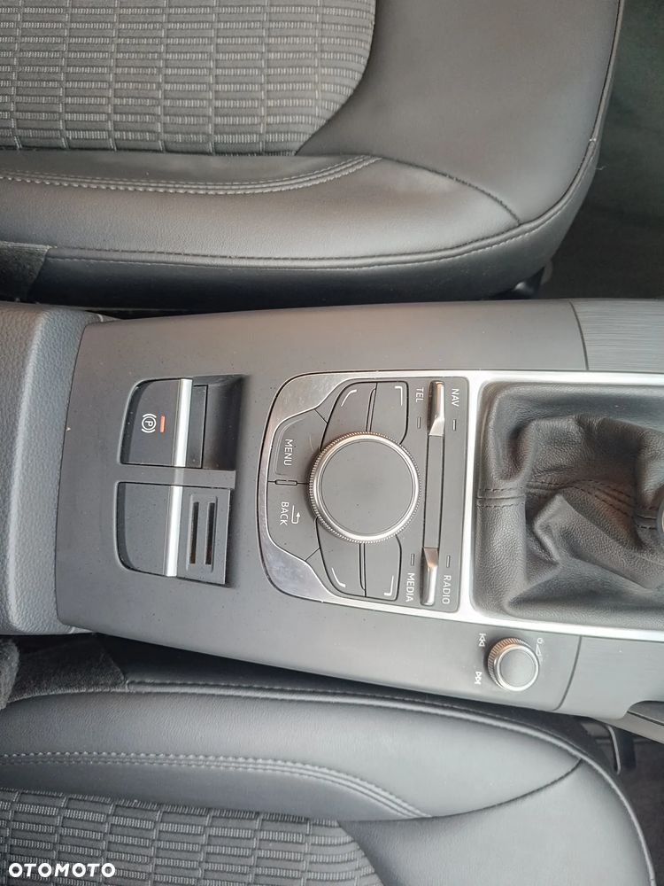 Audi A3 Limousine 1.6 TDI design - 24