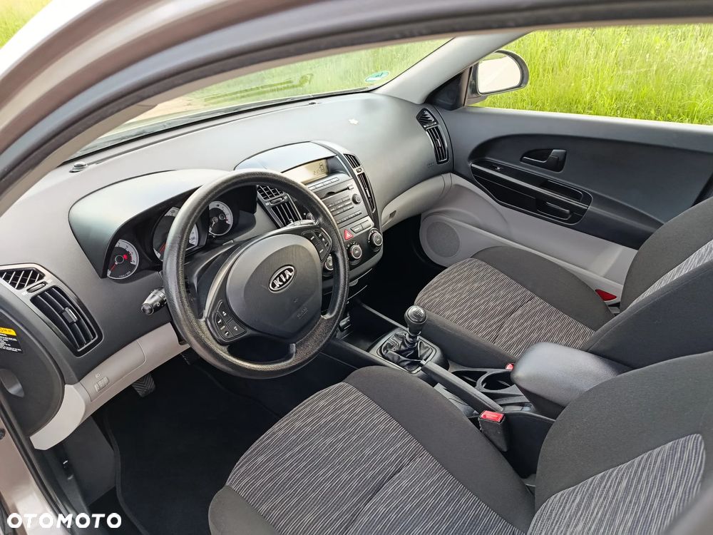 Kia Ceed 1.4 CVVT LX Basis - 23
