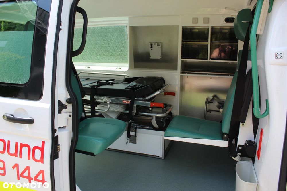 Volkswagen T5  AMBULANS KARETKA - 20