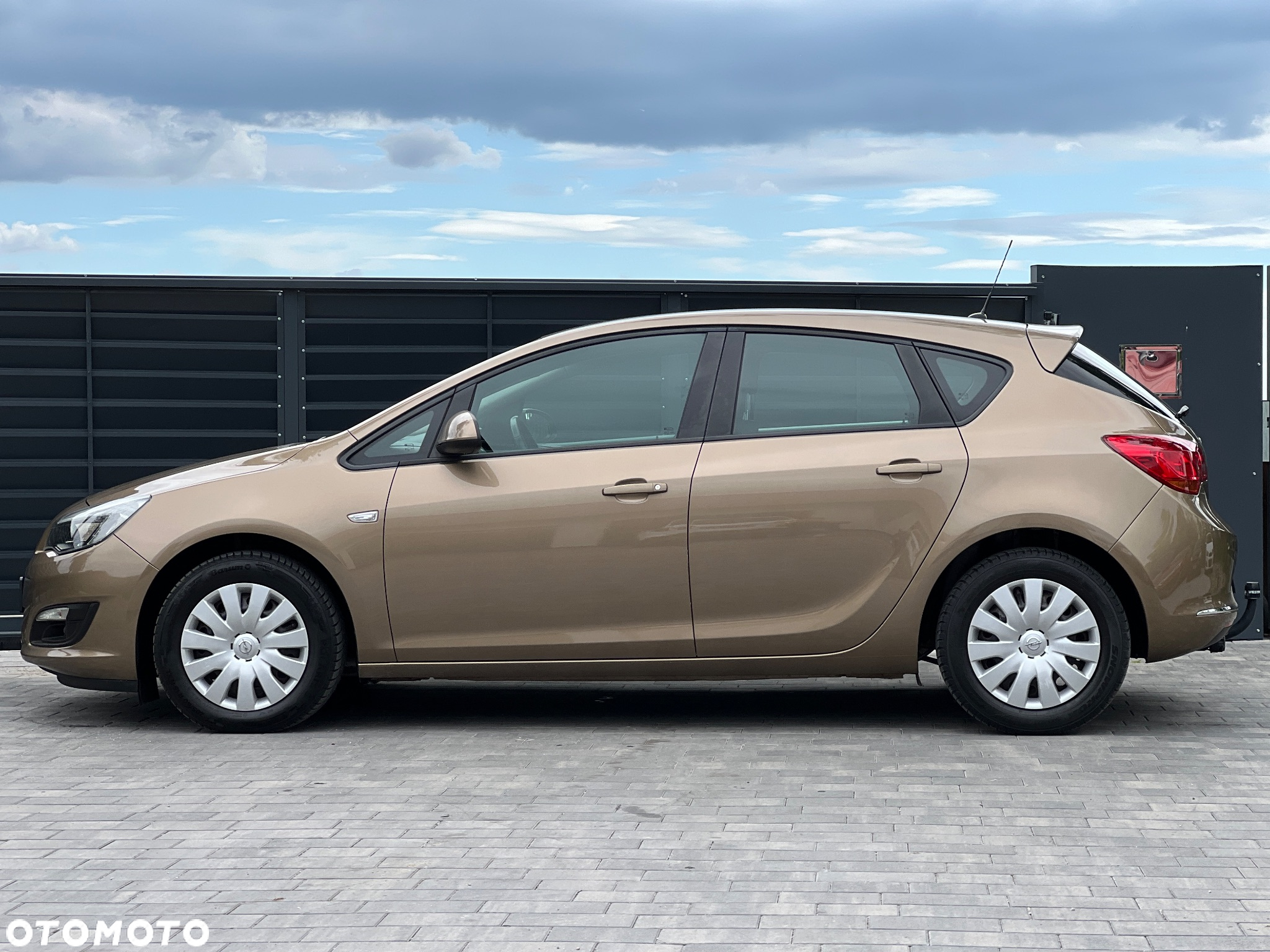Opel Astra IV 1.4 T Essentia - 3