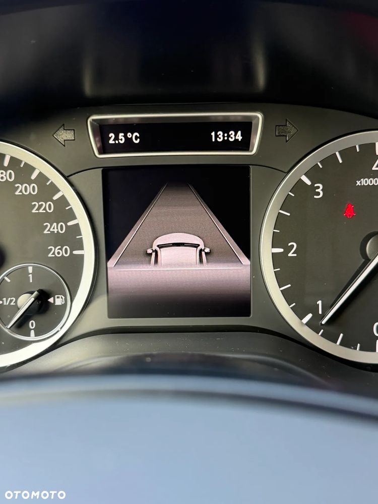 Infiniti Q30 1.5d Premium Tech Gallery White - 16