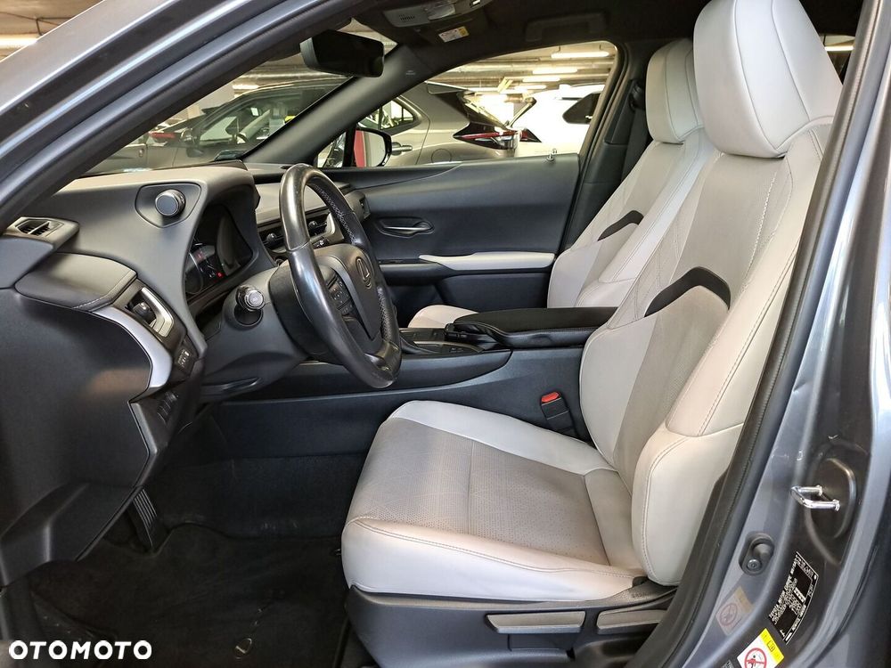 Lexus UX - 12