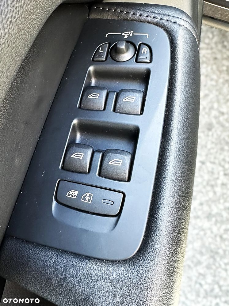 Volvo XC 60 B5 B AWD Plus Dark - 22