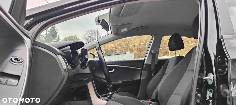 Hyundai i30 blue Kombi 1.4 Style - 37