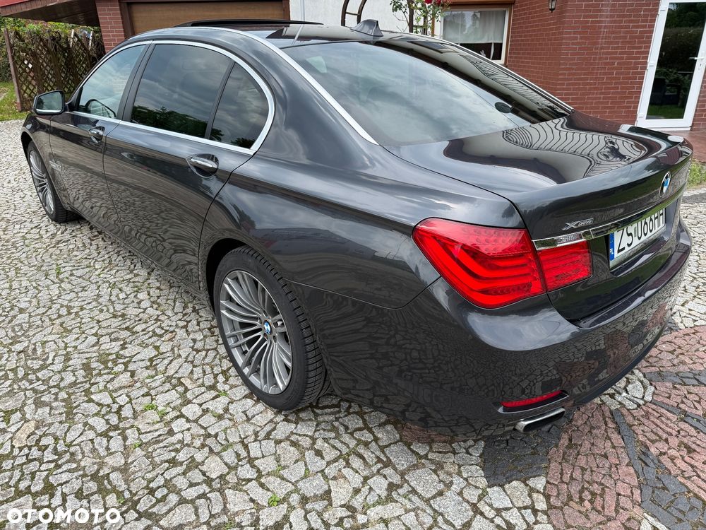BMW Seria 7 750i xDrive - 5
