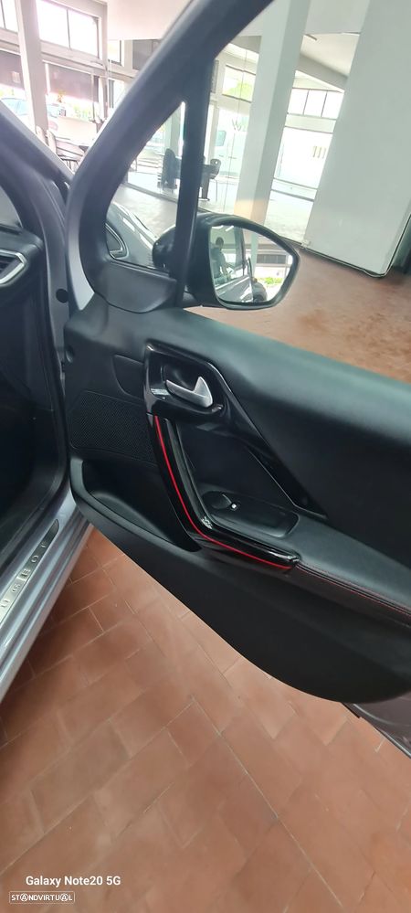 Peugeot 208 1.2 PureTech GT Line - 18
