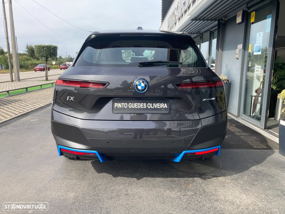 BMW iX xDrive40 - 8