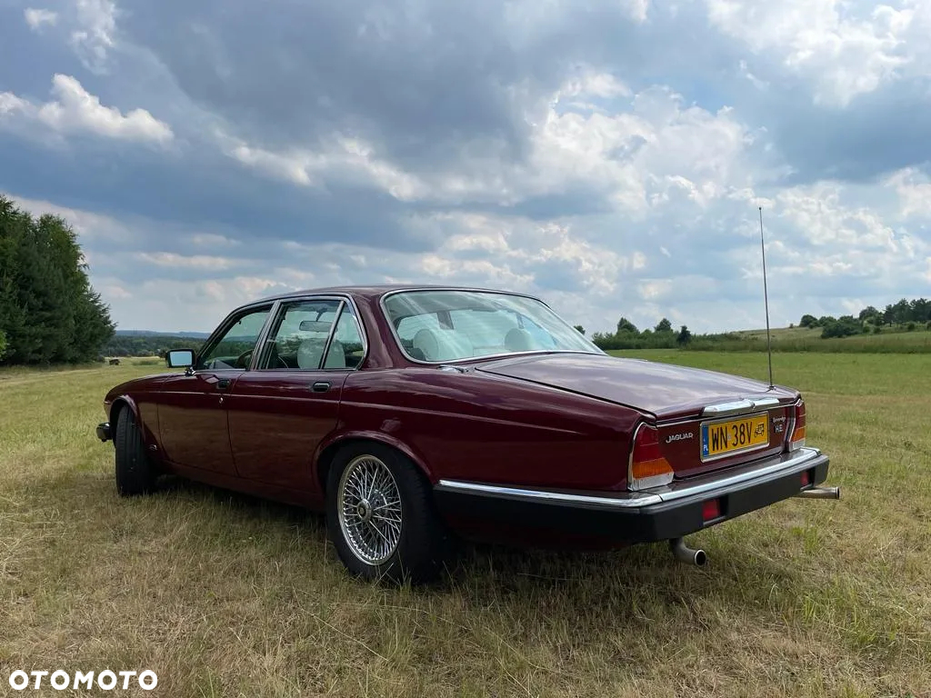 Jaguar XJ - 5
