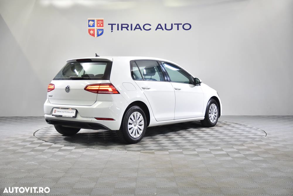 Volkswagen Golf - 6