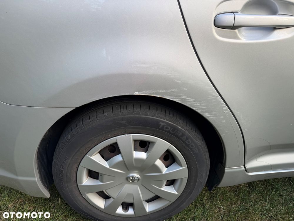 Toyota Avensis 1.8 Luna - 5
