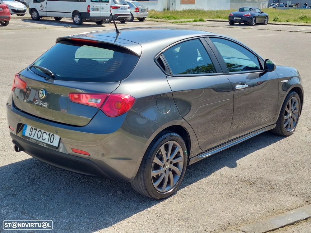 Alfa Romeo Giulietta 1.6 JTDM Veloce - 10