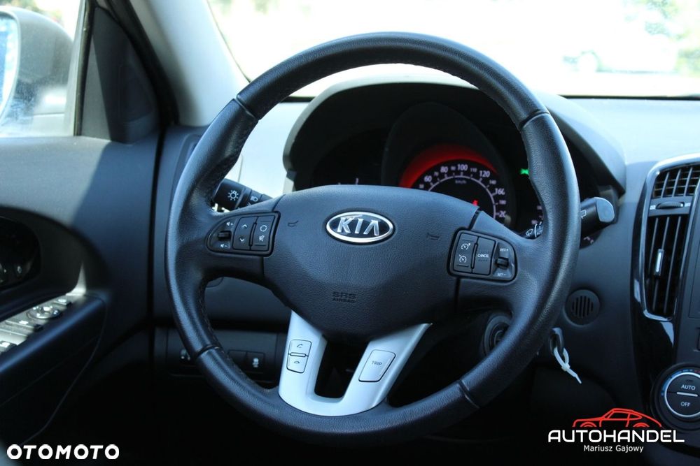 Kia Ceed - 9