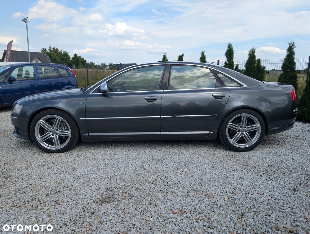 Audi S8 - 10