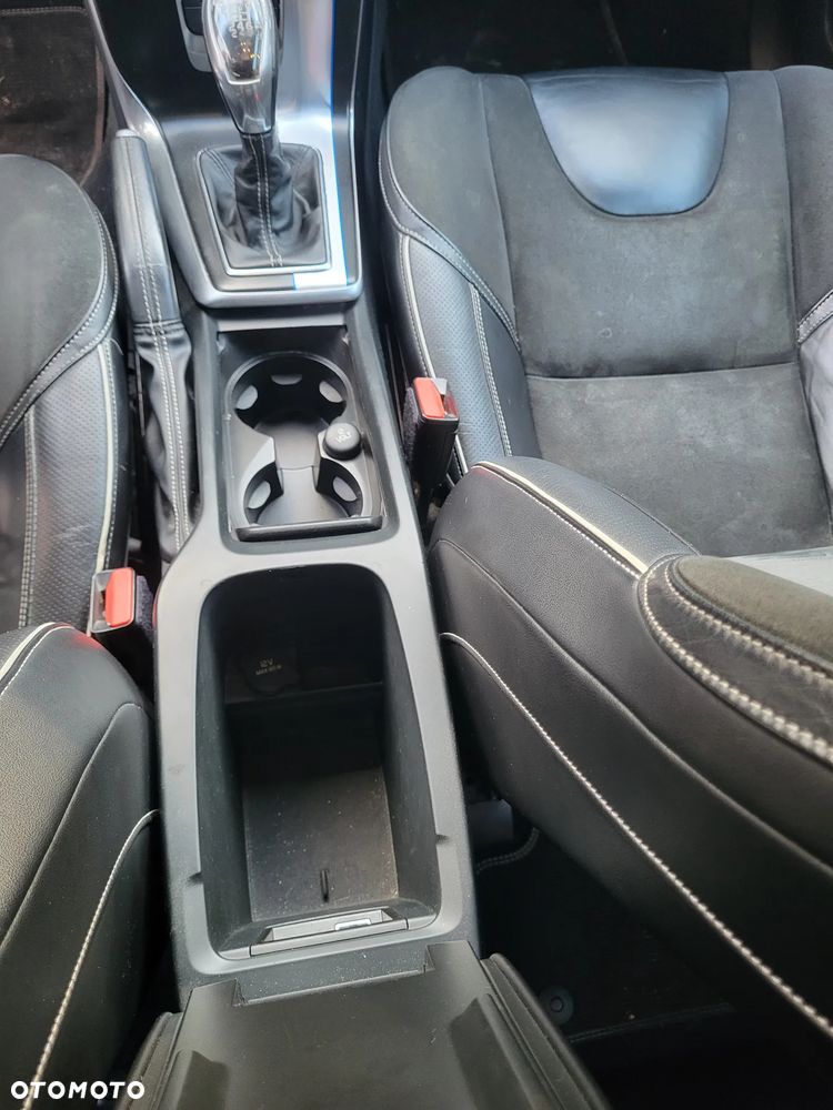 Volvo V40 D2 R-Design - 16