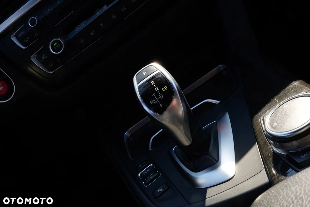 BMW Seria 3 325d - 29