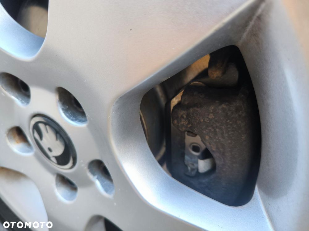 Skoda Octavia 1.6 Combi Ambiente - 38